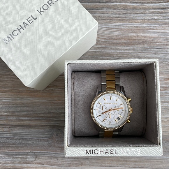Michael Kors Watch - Picture 2 of 5